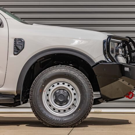 BBC110-ford-ranger-next-gen-bull-bar-commercial-2_db24bef4-0c08-46bd-99ae-32a11f436a7c