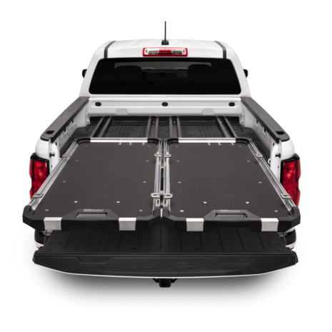 CG_600_2x_In Truck_Colorado_White_Straight On_Extended_MS_DS_01